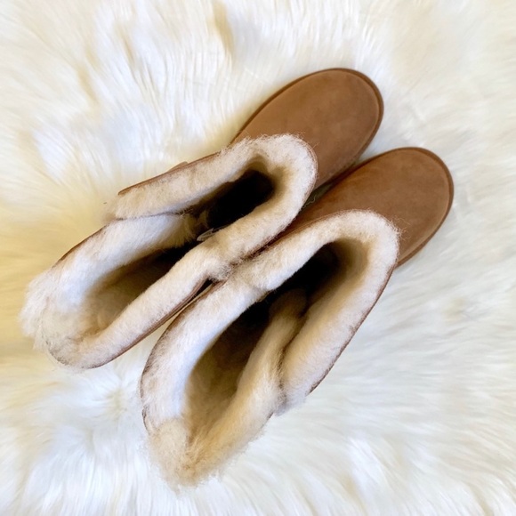 UGG Chestnut Bailey Button Triplet II Boots - Picture 5 of 8